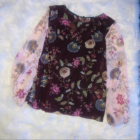 Vince Camuto Windsor Floral Asymmetrical Top - Picture 6 of 7